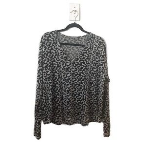 Chic Leopard Print V-Neck Sweater